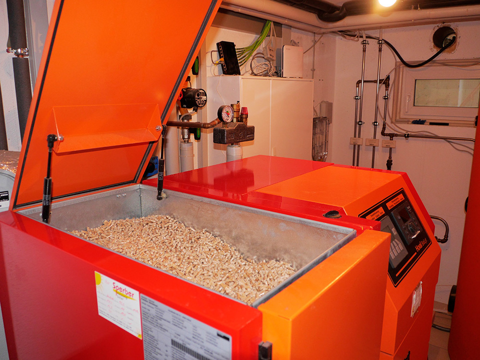 Palletheizung2 bei Elektrotechnik Döppler e.K. in Rupprechtshausen